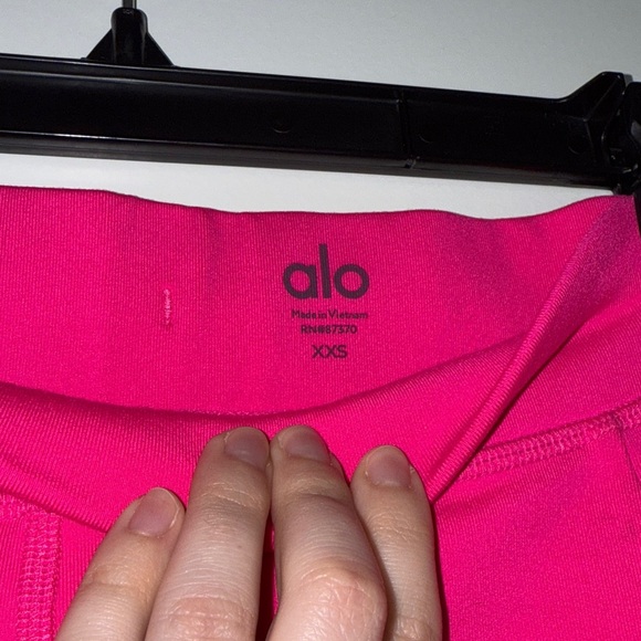 ALO Yoga Leggings - Picture 3 of 8